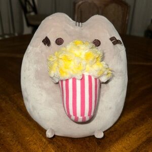 Pusheen with popcorn by Gund 11” such a sweet soft stuff kitty plushie clean